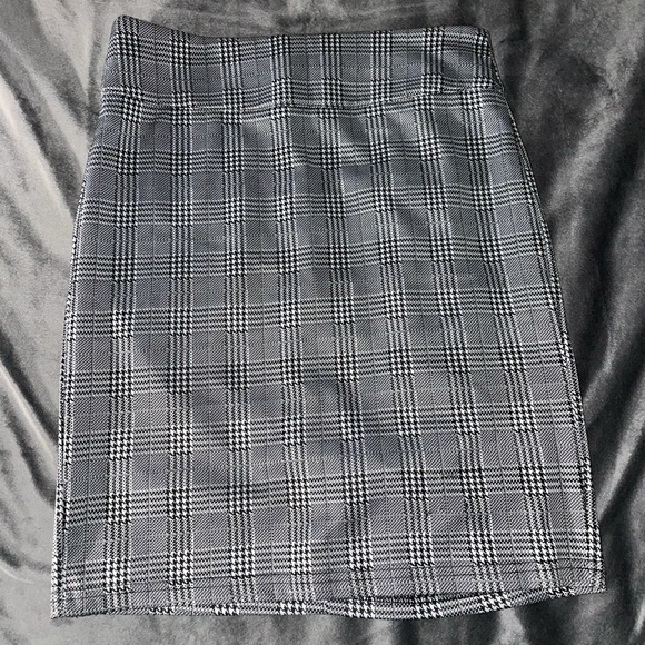 Plaid Pencil Skirt M/D Shein - Picture 1 of 2